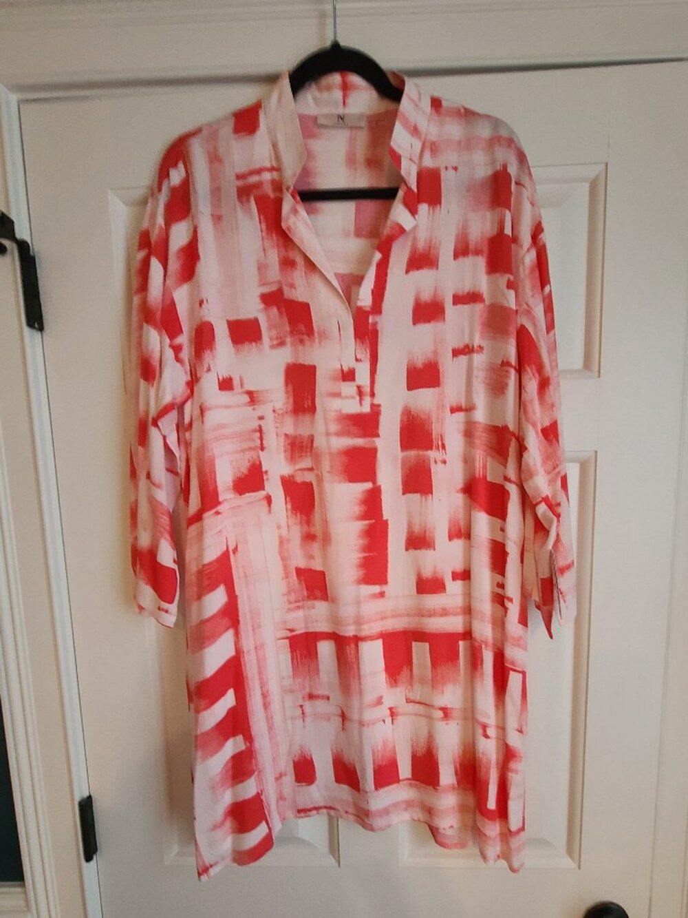 NWT Natori Women Sz M Long Sleeve Collared Long Tunic Top White Coral Geometric